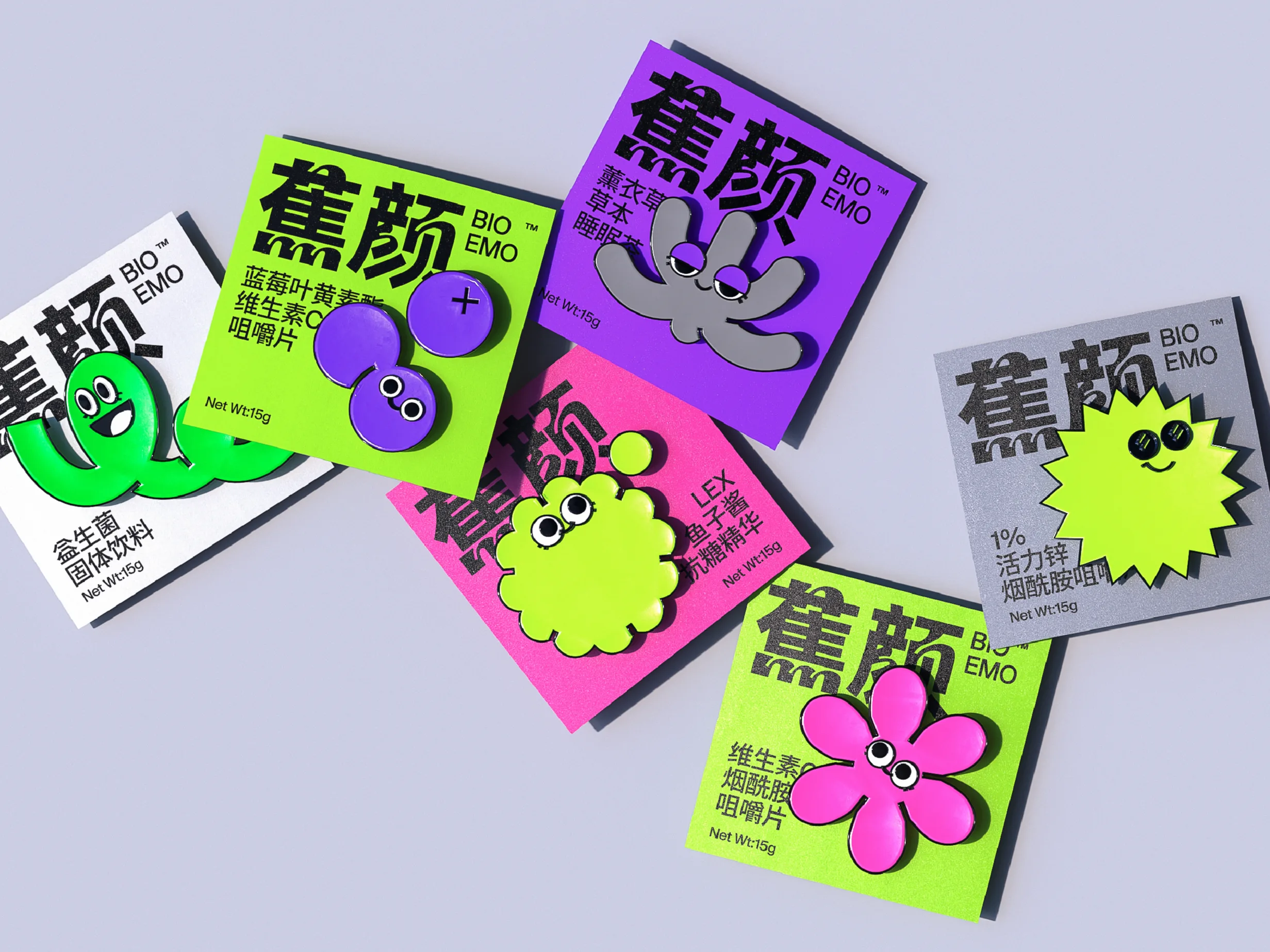 浅紫背景中散落陈列的蕉颜 Bioemo 多款保健品包装