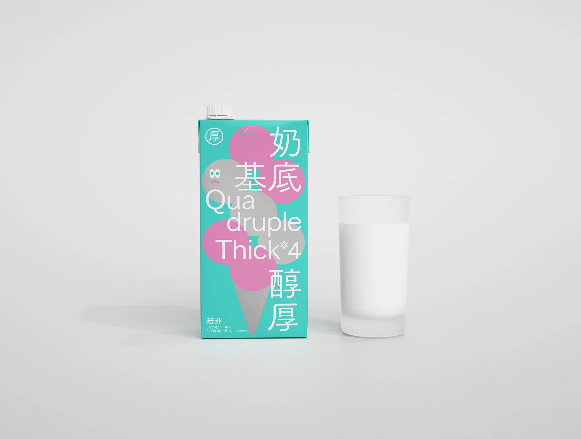 浅灰背景中展示厚奶基底盒装产品与玻璃杯