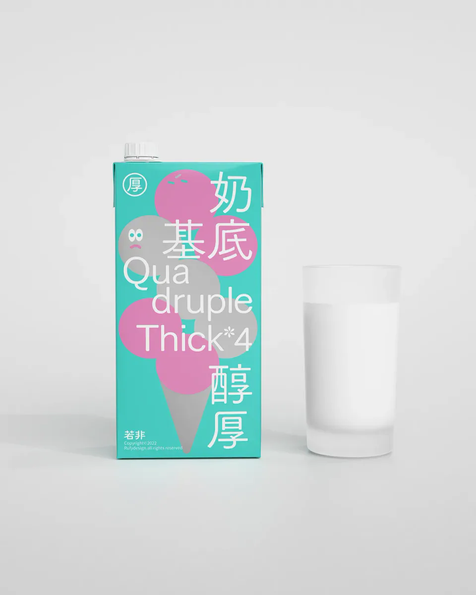 浅灰背景中展示的厚奶基底产品盒与玻璃杯