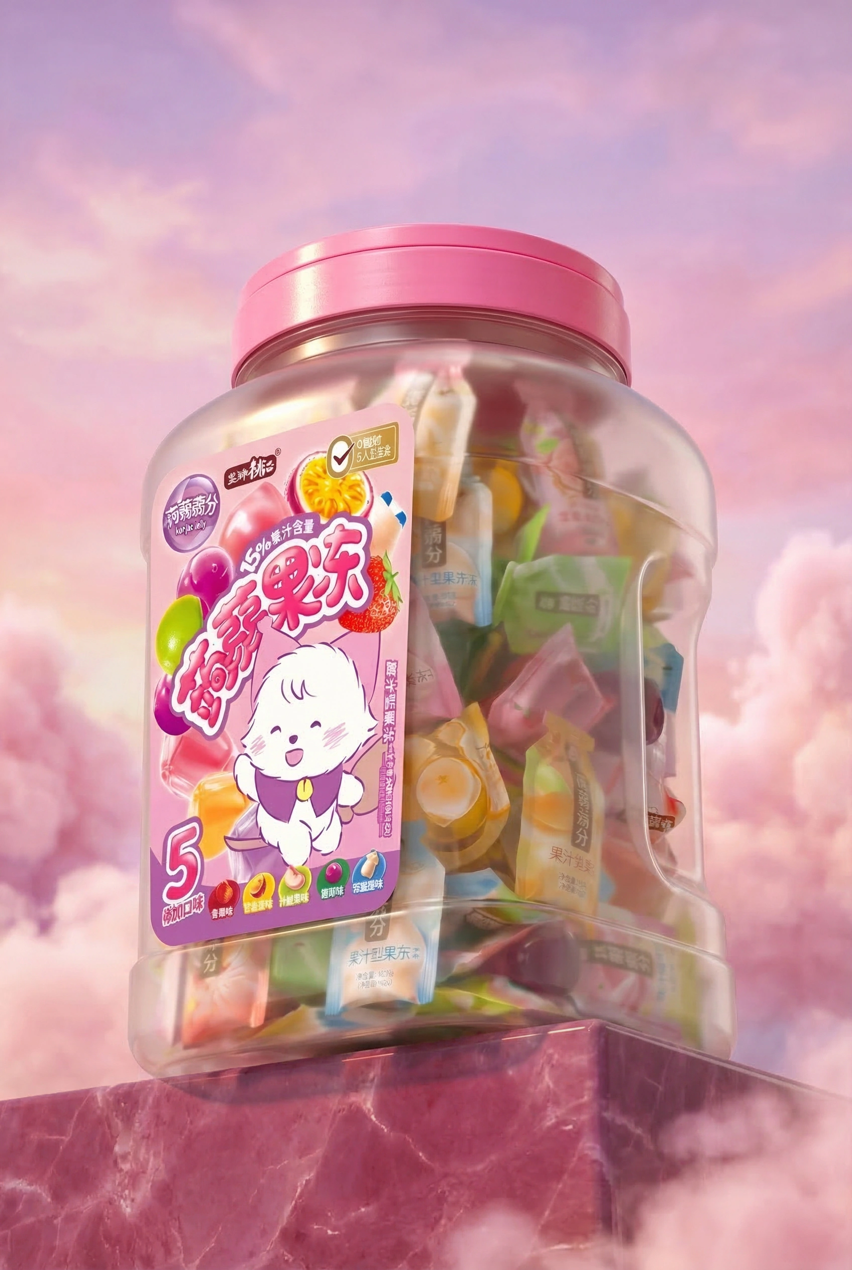 粉色云景中的罐装蒟蒻果冻