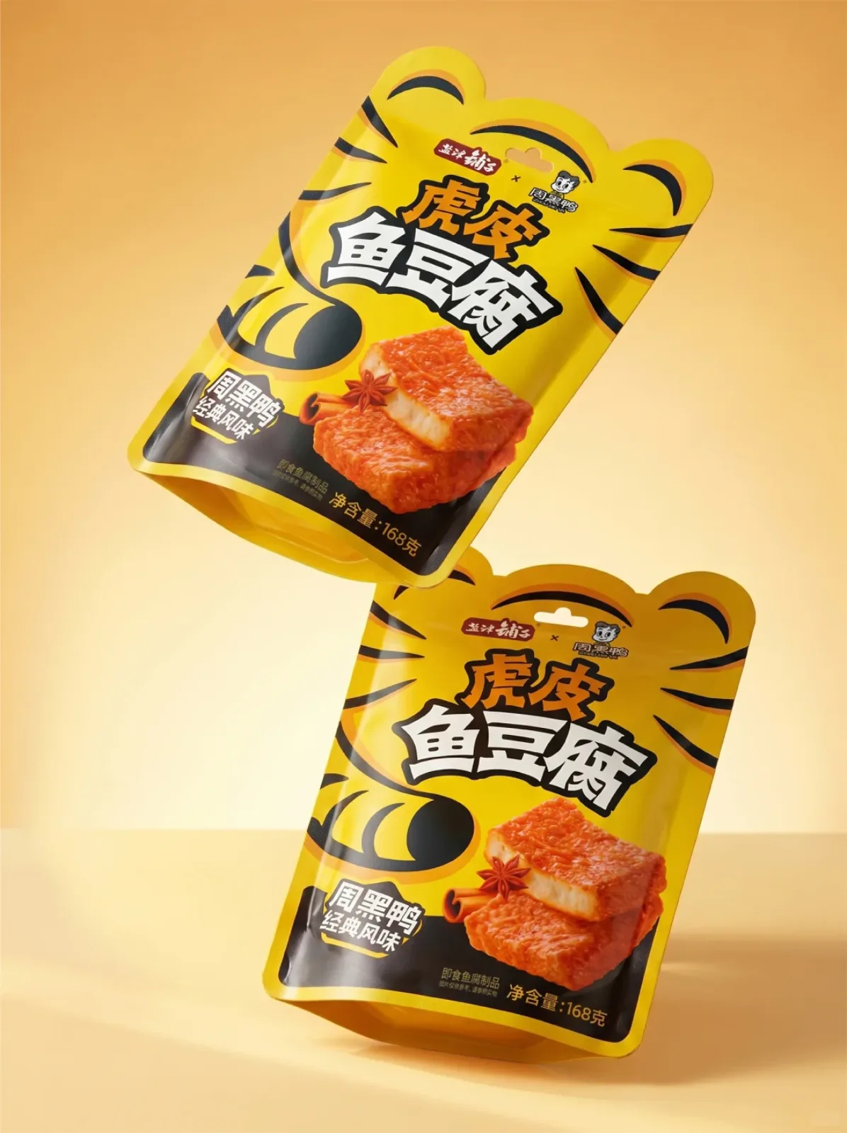 浅黄色背景中悬浮展示的虎皮鳕鱼豆腐异形包装