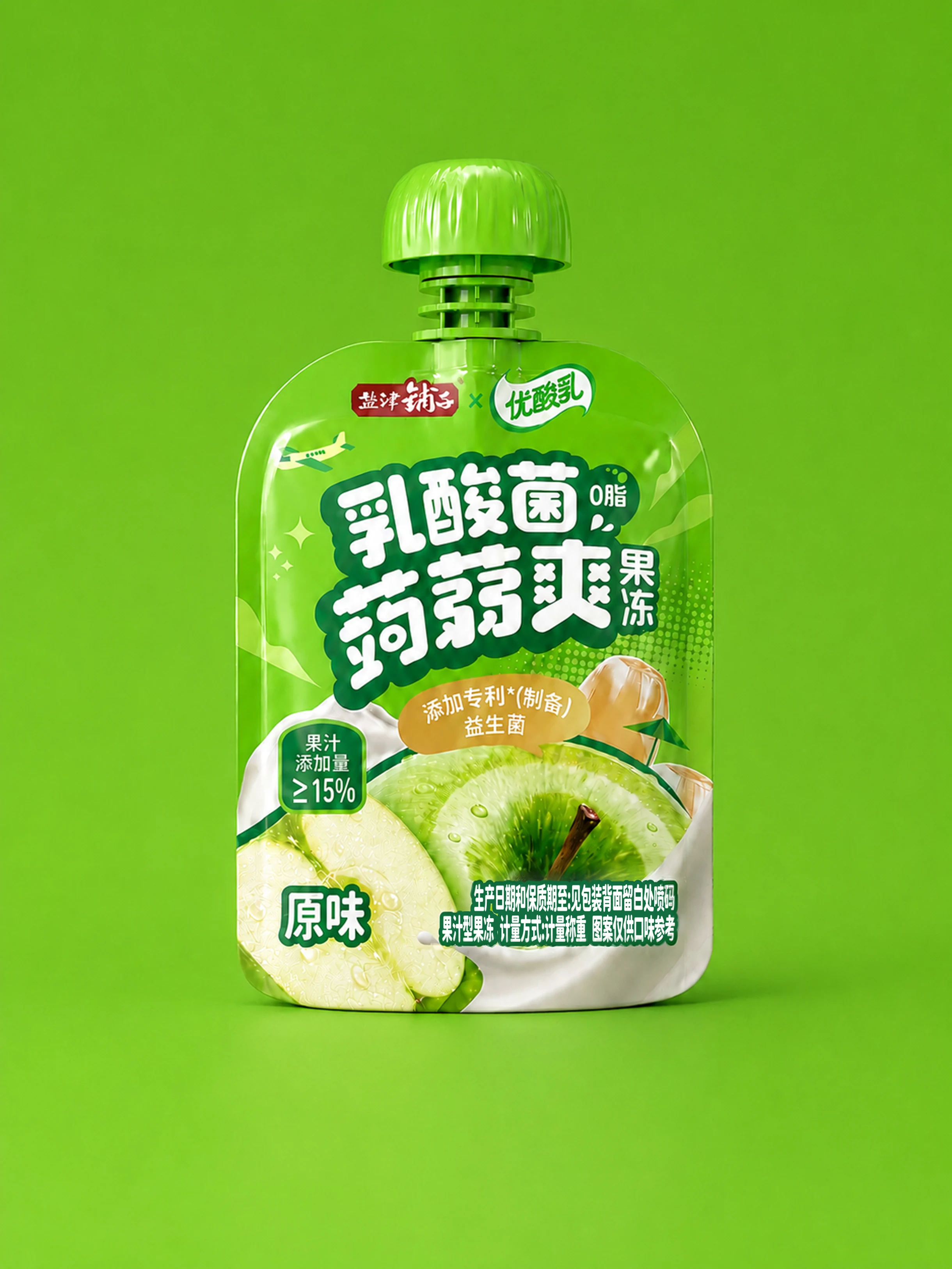 粉色背景中陈列的优酸乳联名蒟蒻爽草莓味大袋、小袋与吸吸袋包装