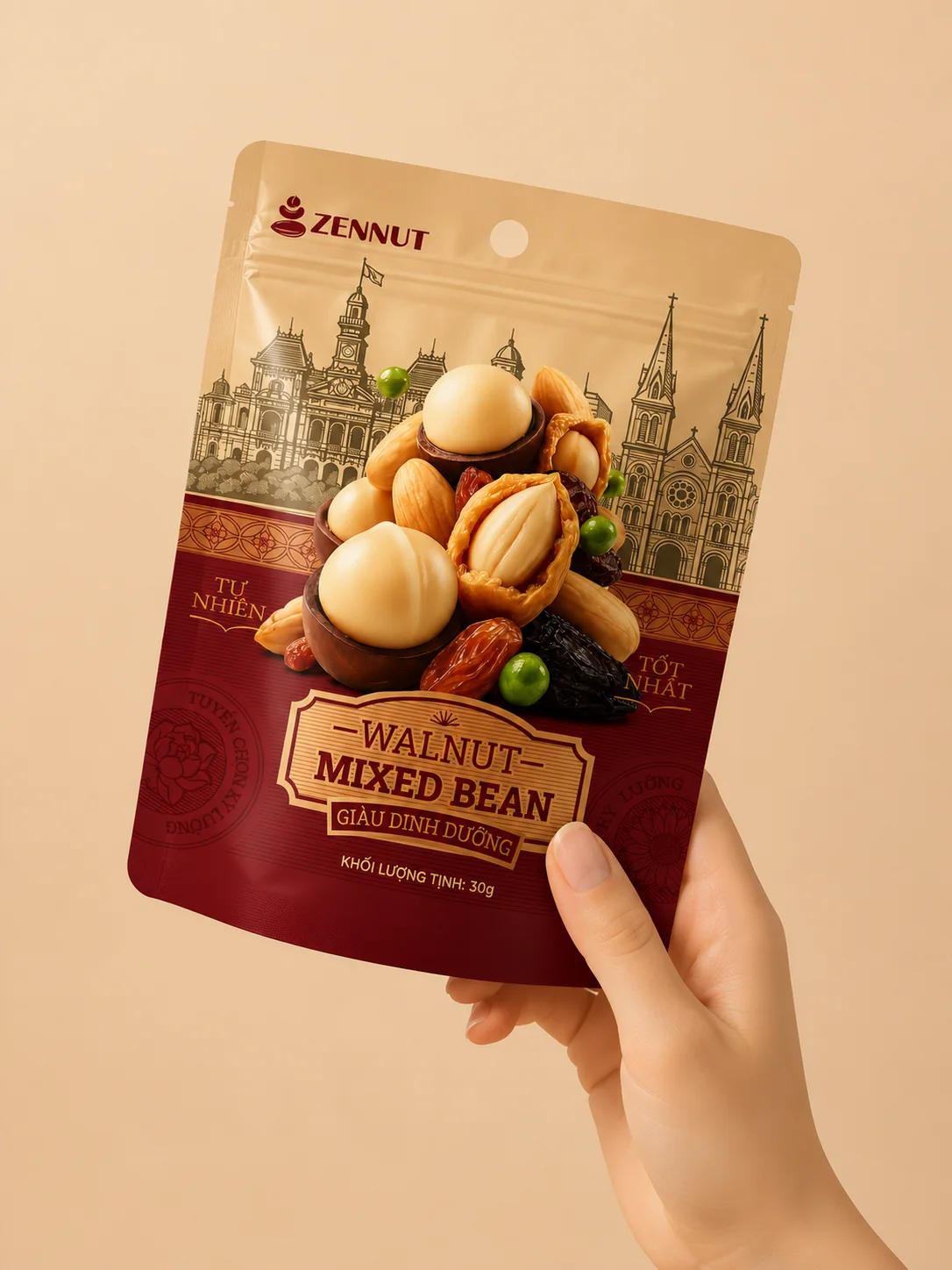 ZENNUT混合坚果包装与包装上的坚果图案近景